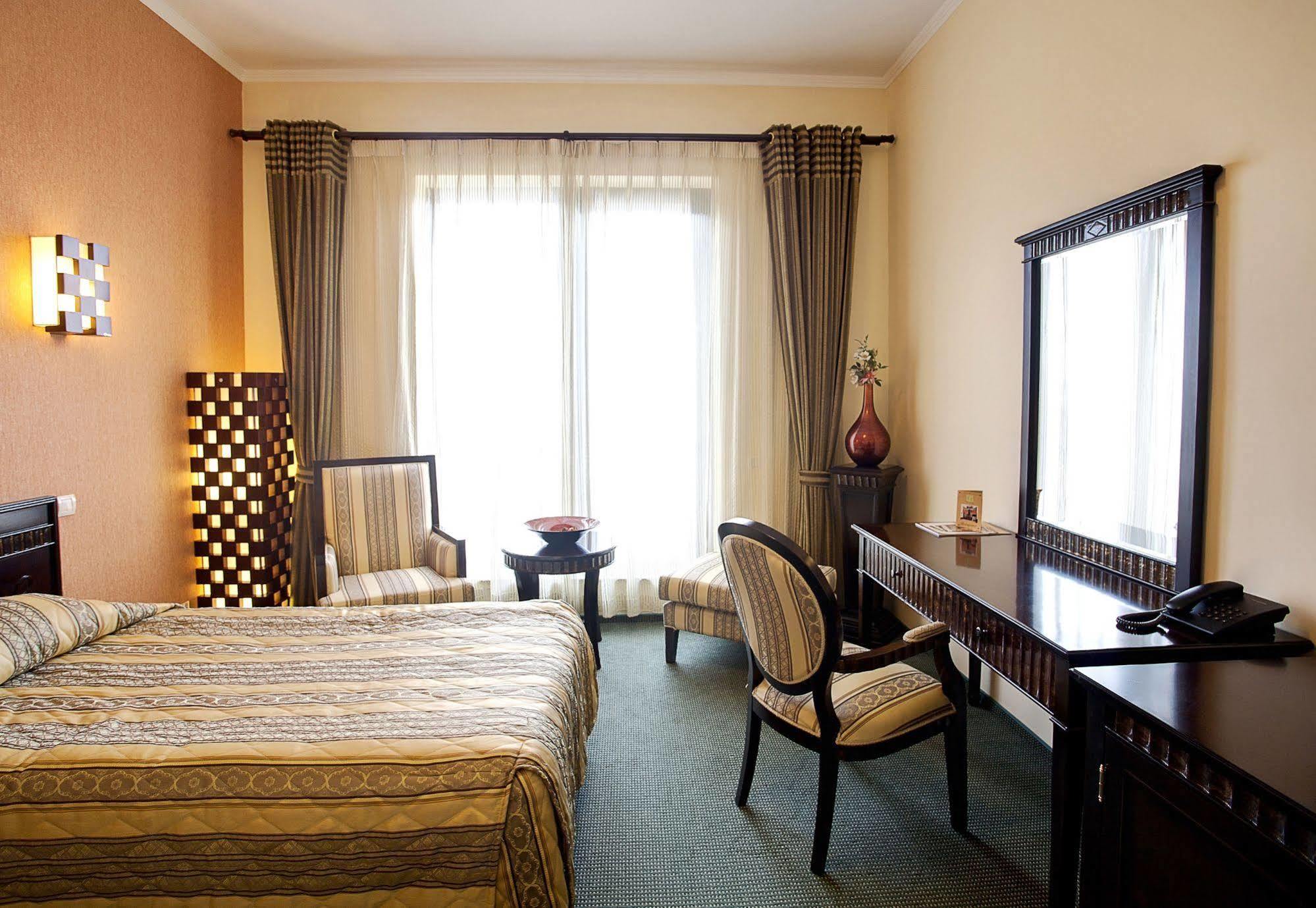 Hotel Tecadra Bucharest Exterior photo